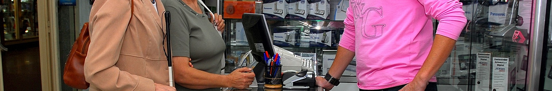 personas en una tienda