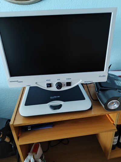 Imagen de lupa tv merlin ultra full hd 20"